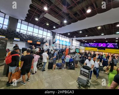 20 février 2022, Sao Paulo, Sao Paulo, Brésil : (INT) mouvement aéroport international de Guarulhos Sao Paulo. 20 février 2022. Brésil, Sao Paulo: Il y a beaucoup de mouvement à l'aéroport international de Guarulhos à Sao Paulo, ce dimanche (20th). (Foto: Leco Viana/TheNews2/Zumapress) (Credit image: © Leco Viana/TheNEWS2 via ZUMA Press Wire) Banque D'Images