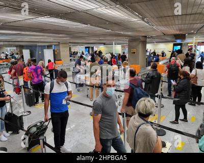 20 février 2022, Sao Paulo, Sao Paulo, Brésil : (INT) mouvement aéroport international de Guarulhos Sao Paulo. 20 février 2022. Brésil, Sao Paulo: Il y a beaucoup de mouvement à l'aéroport international de Guarulhos à Sao Paulo, ce dimanche (20th). (Foto: Leco Viana/TheNews2/Zumapress) (Credit image: © Leco Viana/TheNEWS2 via ZUMA Press Wire) Banque D'Images