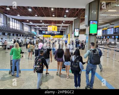 20 février 2022, Sao Paulo, Sao Paulo, Brésil : (INT) mouvement aéroport international de Guarulhos Sao Paulo. 20 février 2022. Brésil, Sao Paulo: Il y a beaucoup de mouvement à l'aéroport international de Guarulhos à Sao Paulo, ce dimanche (20th). (Foto: Leco Viana/TheNews2/Zumapress) (Credit image: © Leco Viana/TheNEWS2 via ZUMA Press Wire) Banque D'Images