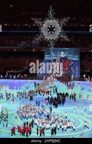 Pékin, Chine. 20th févr. 2022. Les cérémonies de clôture des Jeux Olympiques débutent dans le Stade National aux Jeux Olympiques d'hiver de Beijing 2022 le dimanche 20 février 2022. Photo de Paul Hanna/UPI crédit: UPI/Alay Live News Banque D'Images