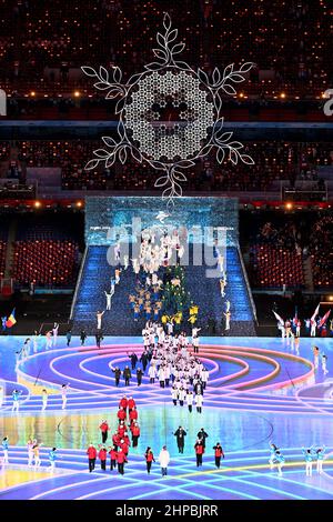 Pékin, Chine. 20th févr. 2022. Les athlètes défilent lors de la cérémonie de clôture des Jeux Olympiques d'hiver de 2022 à Beijing, au stade national de Beijing, capitale de la Chine, le 20 février 2022. Credit: Li He/Xinhua/Alay Live News Banque D'Images