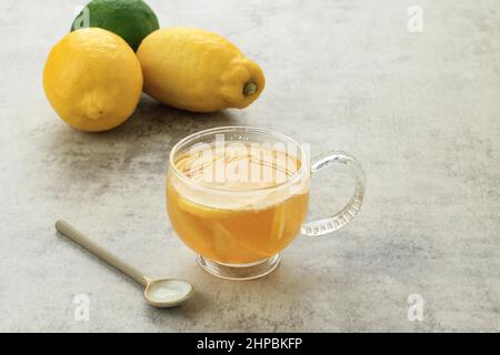 Thé yuzu, thé chaud à base de marmelade d'orange, sucre ou miel, rafraîchissement du Populer en hiver au Japon et en Corée. Copier l'espace pour le texte Banque D'Images