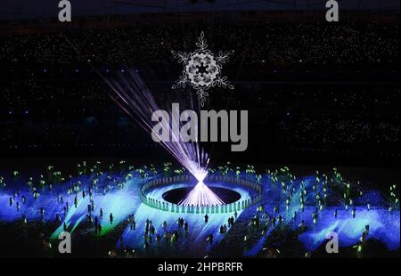 (220220) -- BEIJING, le 20 février 2022 (Xinhua) -- des artistes se jouent lors de la cérémonie de clôture des Jeux Olympiques d'hiver de 24th au Stade national de Beijing, capitale de la Chine, le 20 février 2022. (Xinhua/Wang Jingqiang) Banque D'Images