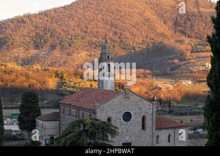 heure d'or à Arqua Petrarca, ITALIE - 12 février 2021 : une vieille ville du nord-est de l'Italie, région de la Vénétie. Il a été défini l'un des beaux ol Banque D'Images