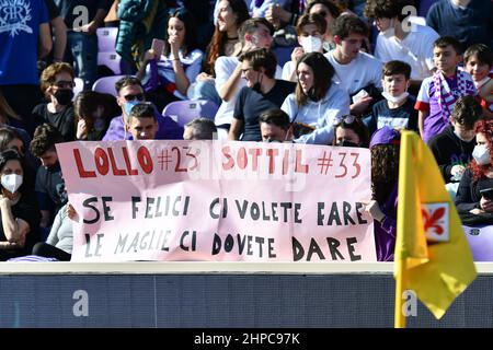 Fans de Fiorentina avec une bannière pour Lorenzo Venuti (ACF Fiorentina) et Riccardo Sottil (ACF Fiorentina) pendant l'ACF Fiorentina vs Atalanta BC, football italien Serie A match à Florence, Italie, février 20 2022 Banque D'Images