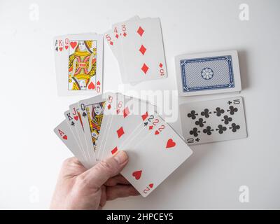 Rumgin ma la main gagnante avec le pont , défaussez-vous de la pile et des cartes du deuxième joueur Banque D'Images