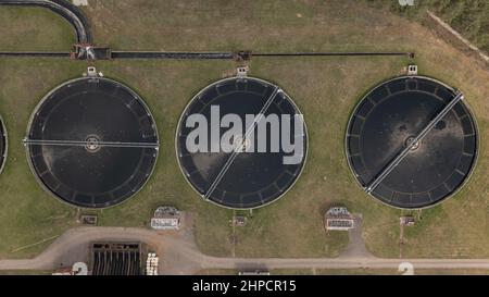 Usine de traitement et de décontamination des eaux usées. Photo de haute qualité Banque D'Images