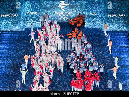 Pékin, Chine. 20th févr. 2022. Les athlètes défilent lors de la cérémonie de clôture des Jeux Olympiques d'hiver de 2022 à Beijing, au stade national de Beijing, capitale de la Chine, le 20 février 2022. Credit: Li He/Xinhua/Alay Live News Banque D'Images