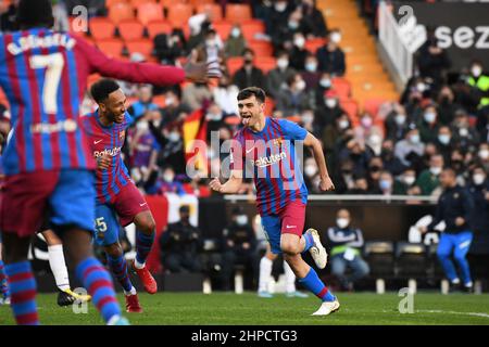 VALENCE - 20 FÉVRIER : Pedri du FC Barcelone célèbre après avoir marquant un but lors du match de la Liga entre Valencia CF et FC Barcelone au stade Mestalla, le 20 février 2022 à Valence, Espagne. (Photo de Sara Aribó/PxImages) Banque D'Images