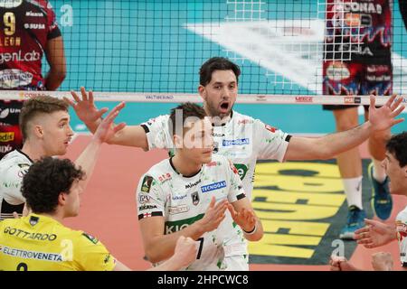 PalaBarton, Pérouse, Italie, 20 février 2022, Kione padova exultation pendant Sir Safety Conad Perugia vs Kione Padova - Volleyball Italien Serie A Men SuperLeague Championship Banque D'Images