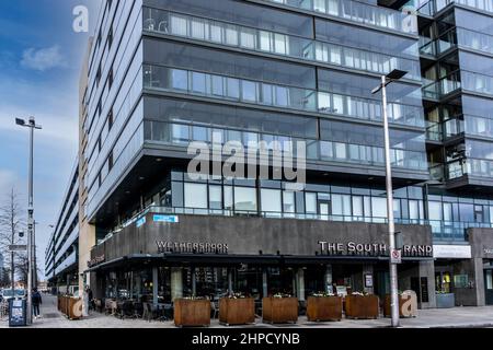 Le nouveau bar et restaurant de Weterscups, le South Strand, à Hanover Quay, à Dublin, en Irlande. Banque D'Images