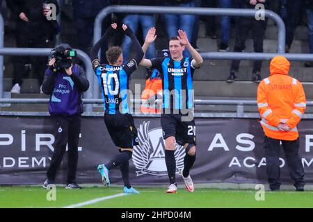 EUPEN, BELGIQUE - FÉVRIER 20 : Hans Vanaken, du Club Brugge, célèbre son premier but avec Noa Lang du Club Brugge lors du match Jupiler Pro League entre KAS Eupen et Club Brugge au Kehrwegstadion le 20 février 2022 à Eupen, Belgique (photo de Perry van de Leuvert/Orange Pictures) Banque D'Images