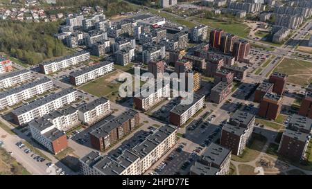 Quartier résidentiel de la ville avec des maisons et des rues modernes. Concept immobilier moderne Banque D'Images