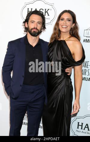 19 février 2022, Beverly Hills, Californie, États-Unis : MILO VENTIMIGLIA et MANDY MOORE à l'occasion des arrivées des prix annuels 9th de la Guilde des artistes du maquillage et des stylistes de cheveux à l'hôtel Beverly Hilton. (Image de crédit : © Kay Blake/ZUMA Press Wire) Banque D'Images