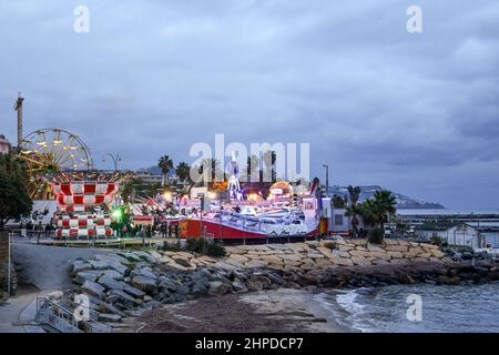 Le parc d'attractions sur le bord de mer de la soi-disant ville des fleurs dans la Riviera italienne, au coucher du soleil en hiver, Sanremo, Imperia, Ligurie, Italie Banque D'Images