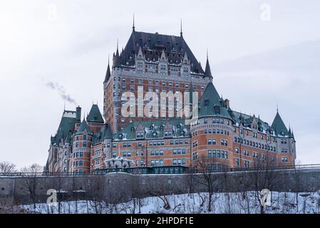 Vue d'hiver sur le château de Frontenac dans la vieille ville de Québec. Banque D'Images