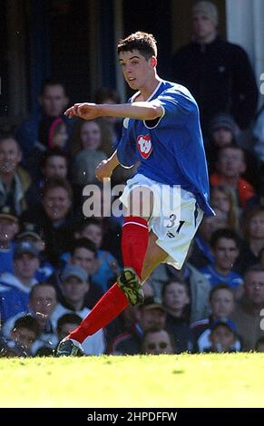 PORTSMOUTH V FULHAM 1-05-04 RICHARD DUFFY PIC MIKE WALKER 2004 Banque D'Images