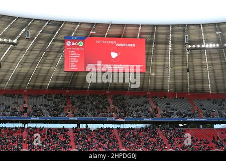 ALLIANZARENA Munich. 20th février 2022, Munich, Allemagne. 20th févr. 2022. Exigences de masque, prévention des infections, mur vidéo. Football 1st saison Bundesliga 2021/2022, 23.matchday, matchday23. FC Bayern Munich - Greuther Furth 4-1, le 20th février 2022, ALLIANZARENA Munich. Credit: dpa/Alay Live News Banque D'Images