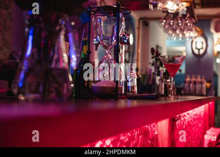 Saint-Valentin au restaurant grec - Corfou de nuit à Cardiff, Royaume-Uni Banque D'Images