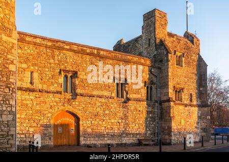 God's House Tower - un portier datant de 13th ans - le long de Town Quay à Southampton, Hampshire, Angleterre, Royaume-Uni Banque D'Images