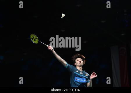 Shah Alam, Malaisie. 20th févr. 2022. Ng Tze Yong de Malaisie participe à la finale de l'équipe masculine des Championnats d'Asie de badminton 2022 contre l'Indonésie à Shah Alam près de Kuala Lumpur, Malaisie, 20 février 2022. Credit: Chong Voon Chung/Xinhua/Alay Live News Banque D'Images
