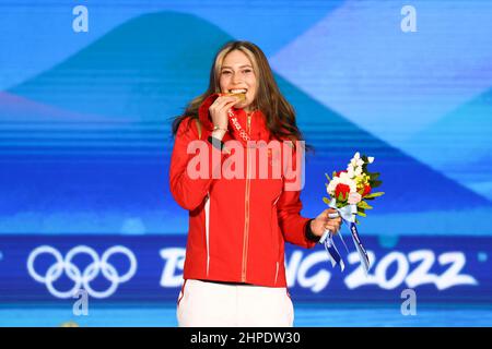 Eileen Gu (CHN), 8 FÉVRIER 2022 - ski acrobatique : cérémonie de la Médaille de l'air féminin lors des Jeux Olympiques d'hiver de Beijing 2022 à Beijing Meda Banque D'Images