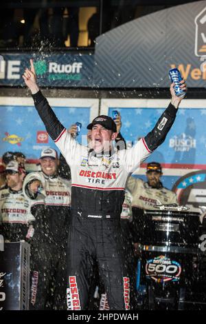 Daytona, Floride 20 février 2022 : Austin Cindric, pilote de la série NASCAR Cup (2) célèbre la victoire du Daytona 500 au Daytona International Daytona Speedway, FL. Jonathan Huff/The Podium Finish via CSM. Banque D'Images