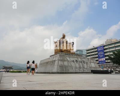 Séoul, Corée du Sud - 25 juillet 2021 : statue de Sejong le Grand, située au Sejongno, Gwanghwamun Plaza, dans le centre de Séoul. L'un des plus famous de Corée Banque D'Images