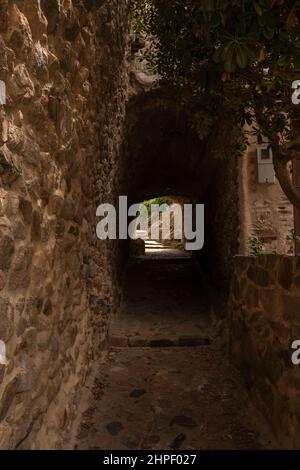 allée à tossa de mar à travers un tunnel étroit Banque D'Images