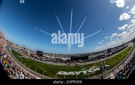 Daytona, États-Unis. 20th févr. 2022. USAF Thunderbirds exécute leur Starburst avant le début du Daytona 500 2022, le dimanche 20 février 2022 à Daytona, Floride. Photo par Edwin Locke/UPI crédit: UPI/Alay Live News Banque D'Images