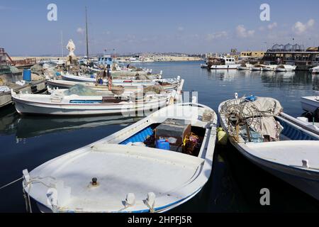 Tyr, Liban. 20th févr. 2022. Vue sur le port de Tyr, Liban, le 20 février 2022. Tyr (appelé même pour) est la quatrième ville du Liban, après Beyrouth, Tripoli et Saida, et la capitale du district de Tyr dans le gouvernorat sud contrôlé par le Hezbollah. (Photo d'Elisa Gestri/Sipa USA) crédit: SIPA USA/Alay Live News Banque D'Images