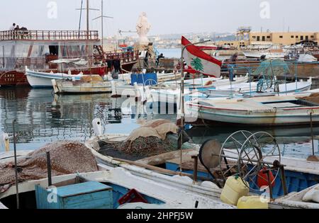 Tyr, Liban. 20th févr. 2022. Vue sur le port de Tyr, Liban, le 20 février 2022. Tyr (appelé même pour) est la quatrième ville du Liban, après Beyrouth, Tripoli et Saida, et la capitale du district de Tyr dans le gouvernorat sud contrôlé par le Hezbollah. (Photo d'Elisa Gestri/Sipa USA) crédit: SIPA USA/Alay Live News Banque D'Images