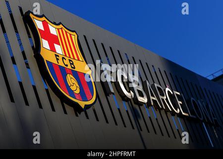 Barcelone, Espagne - 26 janvier 2022 : - logo du FC Barcelone à l'extérieur du stade Camp Nou Banque D'Images