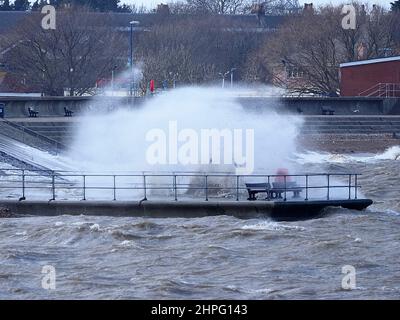 Sheerness, Kent, Royaume-Uni. 21st févr. 2022. Météo au Royaume-Uni: Vents violents de la force de vent de la tempête Franklin batter Sheerness, Kent cet après-midi. Crédit : James Bell/Alay Live News Banque D'Images