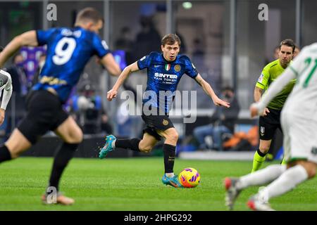 Milan, Italie. 20th févr. 2022. Nicolo Barella (23) d'Inter vu dans la série Un match entre Inter et Sassuolo à Giuseppe Meazza à Milan. (Crédit photo : Gonzales photo/Alamy Live News Banque D'Images