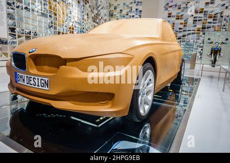 munich, Allemagne, 29 septembre 2015 : modèle en argile d'une BMW série 3 au musée BMW de Munich, Allemagne Banque D'Images