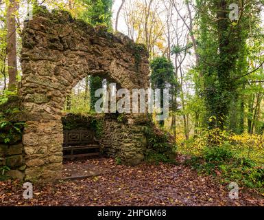 Le Grotto, un jardin restauré dans les bois de Hackfall, près de Masham dans le North Yorkshire Banque D'Images
