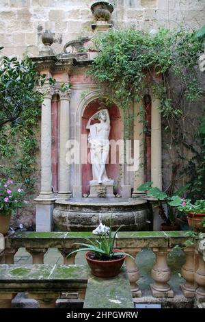 Vénus figure dans le jardin de Casa Rocca Piccola, Valette, Malte Banque D'Images