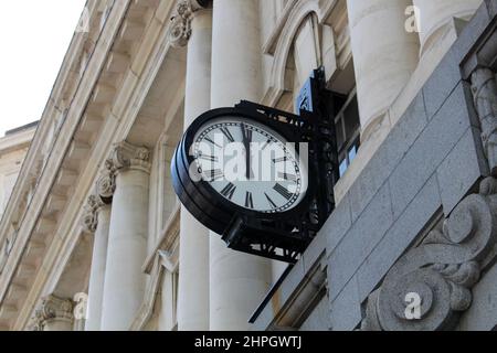 Horloge sur le bâtiment du centre de transport Britomart d'Auckland, Nouvelle-Zélande Banque D'Images