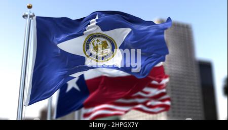 Le drapeau de la ville de Houston agite dans le vent avec l'état du Texas et les drapeaux nationaux des États-Unis flous en arrière-plan Banque D'Images