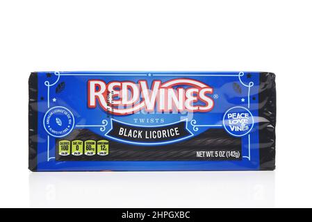 IRVINE, CALIFORNIE - 21 FÉVRIER 2022 : un patakge de Red Vines Black Licorice. Banque D'Images