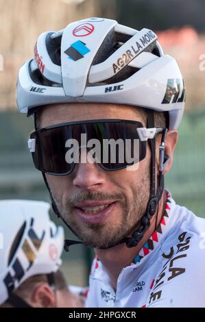 Mickael Cherel vu à la fin de la dernière étape.Nairo Quintana, chef de l'équipe Arkea-Samsic, est le vainqueur de la dernière étape du Tour 06-83 entre Villefranche-sur-Mer et Blausasc. Guillaume Martin, de l'équipe Cofidis, a terminé deuxième à 01'21'' et Thibaut Pinot, de l'équipe Groupama-FDJ, troisième à 01'30''. Colombien Nairo Quintana (équipe Arkea Samsic) remporte la classification globale du Tour du Var et des Alpes-Maritimes 2022 devant le Belge Tim Wellens (équipe Lotto Soudal) et le pilote français Guillaume Martin (équipe Cofidis). Banque D'Images