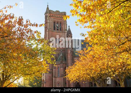 Vue d'automne de la tour de l'église paroissiale de St Andrews, Moffat, Écosse, Royaume-Uni Banque D'Images