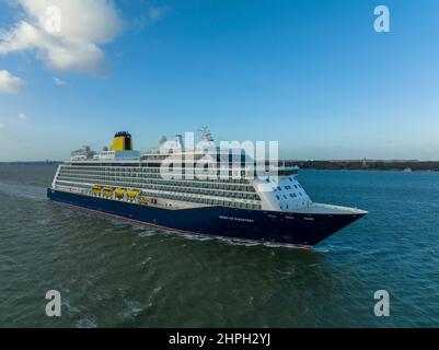 MV Spirit of Discovery bateau de croisière le plus grand navire opérant pour Saga Cruises. Esprit de bateau de découverte au départ de Southampton. Banque D'Images