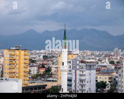 Conditions météorologiques d'hiver à la plage de Konyaalti, Antalya, Turquie Banque D'Images