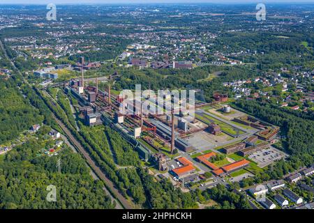 Vue aérienne, mine de charbon Zollverein classée au patrimoine mondial de l'UNESCO et usine de cokéssage à Essen-Stoppenberg, Essen, région de la Ruhr, Rhénanie-du-Nord-Westphalie, Allemagne, DE, Banque D'Images