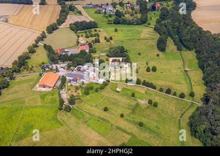 Vue aérienne, ferme équestre Henter dans le district de Strickherdicke, Fröndenberg/Ruhr, région de la Ruhr, Rhénanie-du-Nord-Westphalie, Allemagne, DE, Europe, aeria Banque D'Images