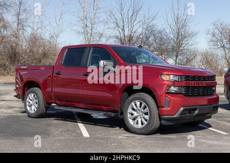 Plainfield - Circa février 2022 : exposition du Silverado de Chevrolet. Chevrolet offre le Silverado dans les modèles WT, Custom, Custom Trail Boss, LT, RST, Patron de piste LT, LT Banque D'Images