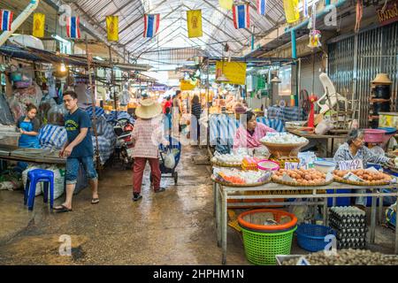 Scène urbaine de Chatchai marché couvert à Hua Hin. Hua Hin est l'une des destinations de voyage les plus populaires en Thaïlande. Banque D'Images