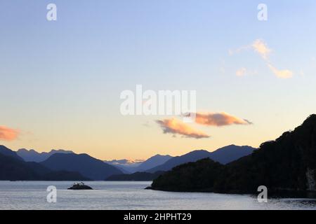 Dawn in Dusky Sound/Tamatea Fiordland Nouvelle-Zélande Banque D'Images